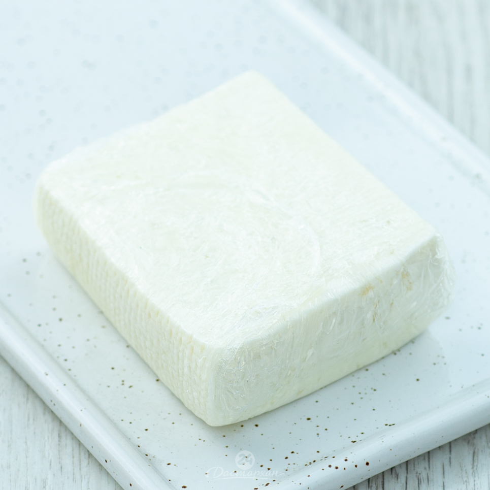 Сыр рассольный Санамян СиС 45% кг