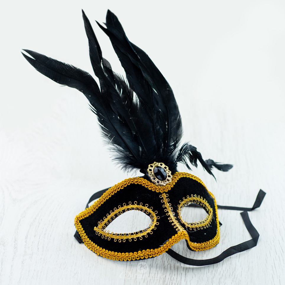 Карнавальная маска Незнакомка с пером 2311735