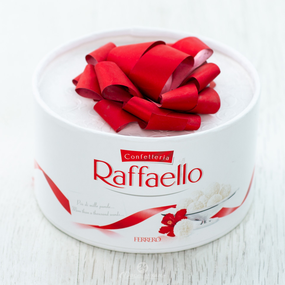 Конфеты Ferrero Raffaello Т20 торт 100г
