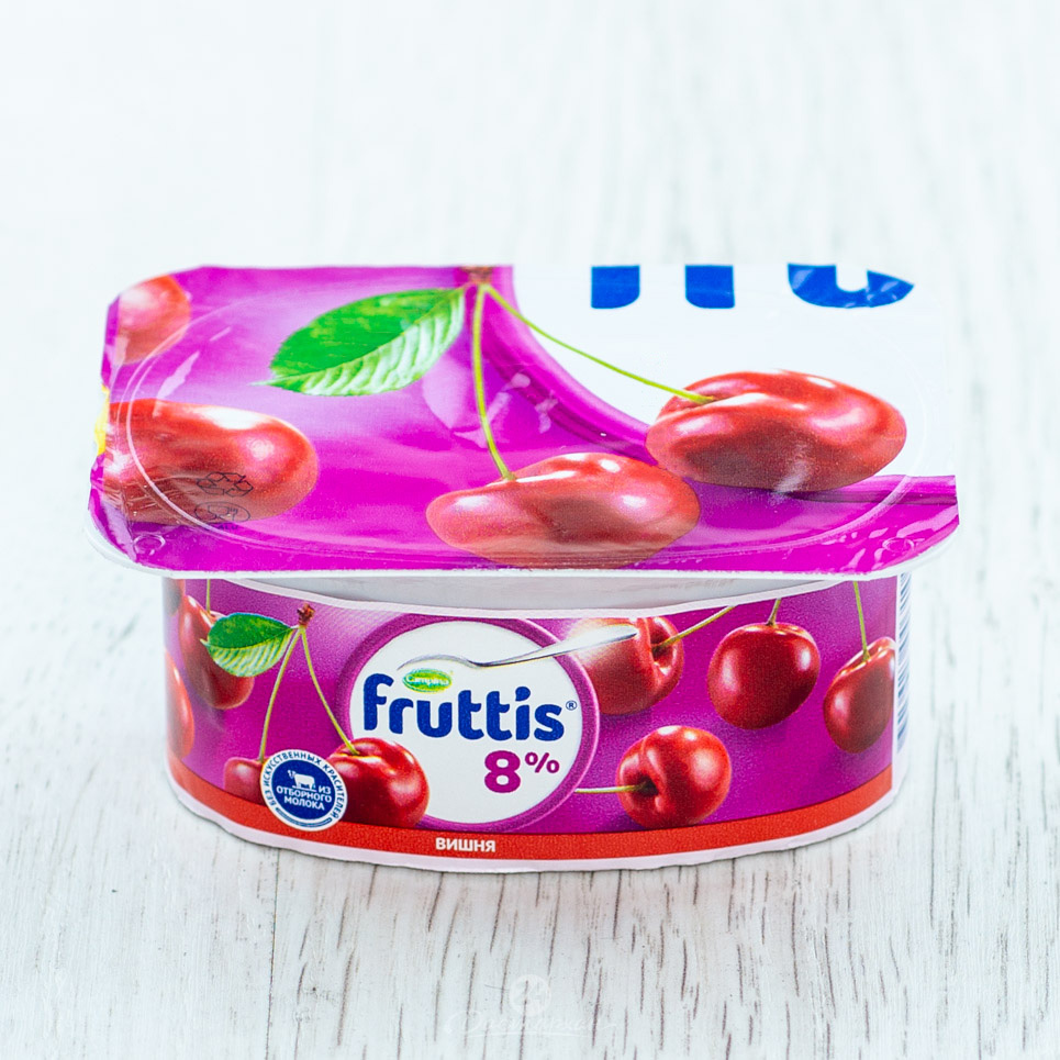 Йогурт Campina Fruttis вишня-персик-маракуйя 8% 115г