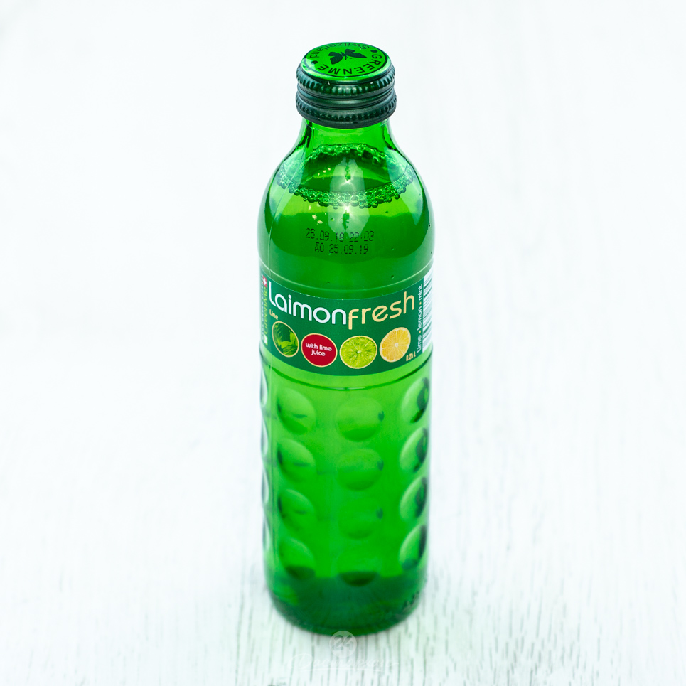Вода в зеленой стеклянной бутылке. Лимонад Laimon Fresh. Газировка Лаймон Фреш. Лаймон Фреш напиток. Laimon Fresh 0,25.