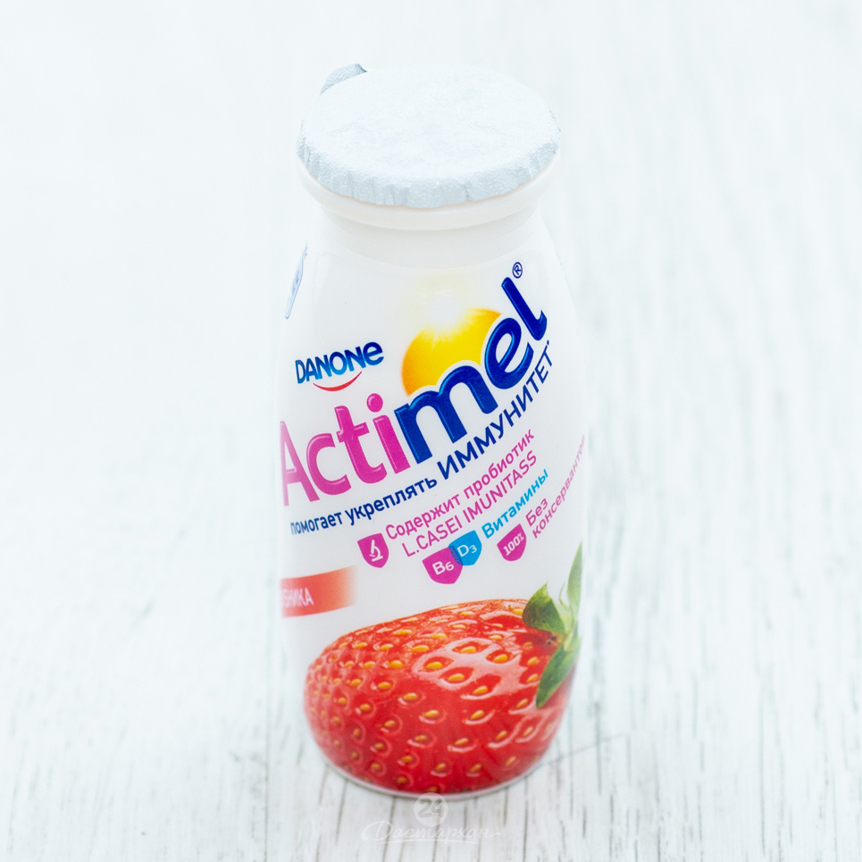 Йогурт питьевой Danone Actimel клубника 2,5% 8*100г